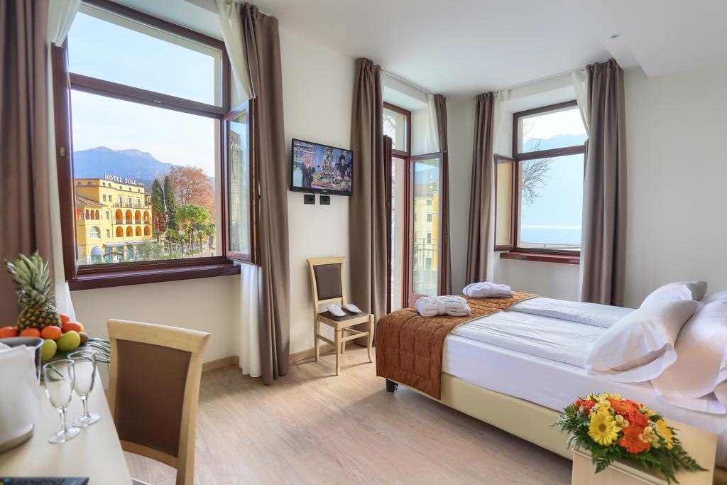 Hotel Europa - Skypool&Panorama Riva del Garda Exterior foto